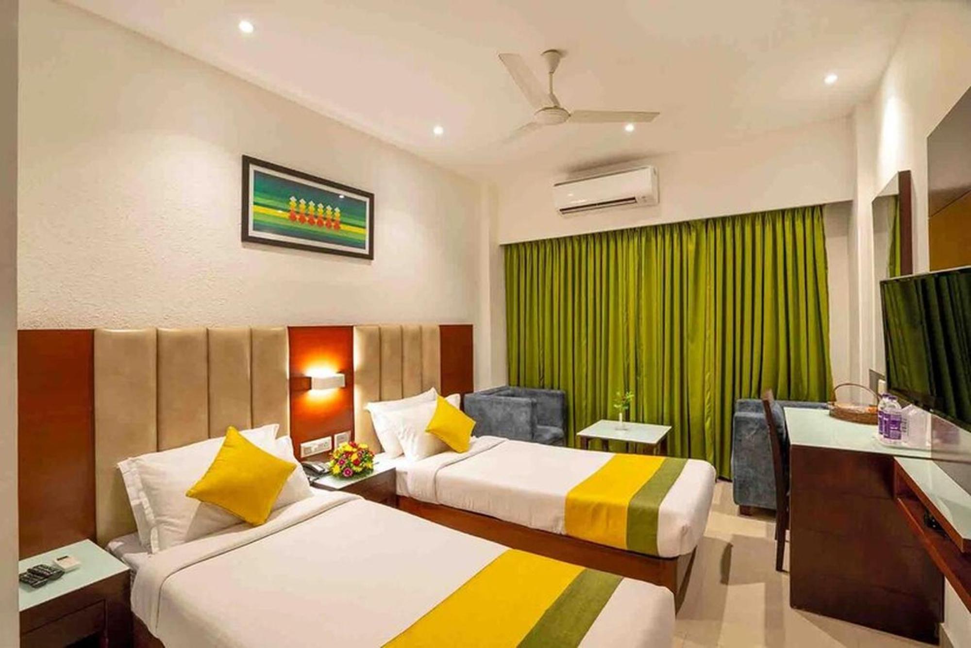 Hotel Hills Park Pathanāmthitta Esterno foto