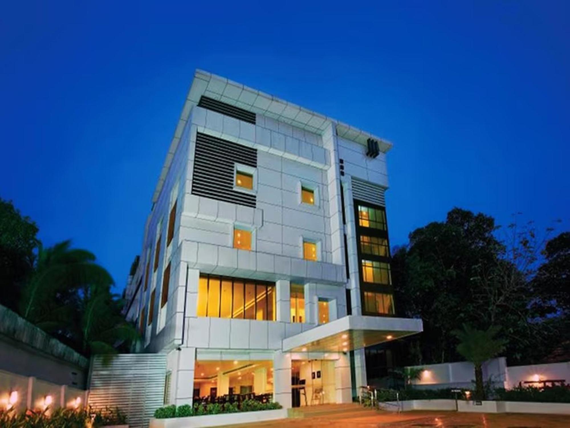 Hotel Hills Park Pathanāmthitta Esterno foto