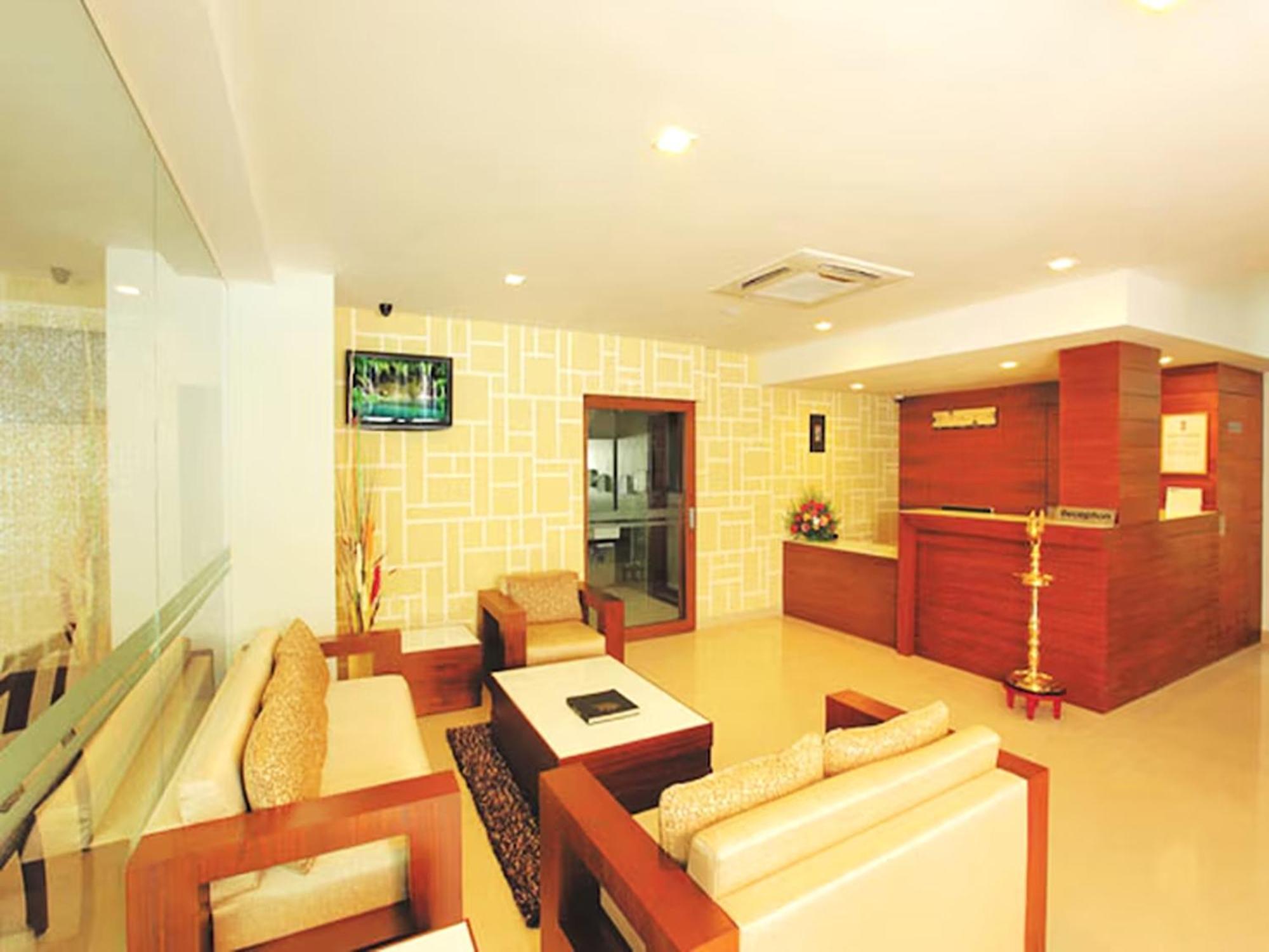 Hotel Hills Park Pathanāmthitta Esterno foto