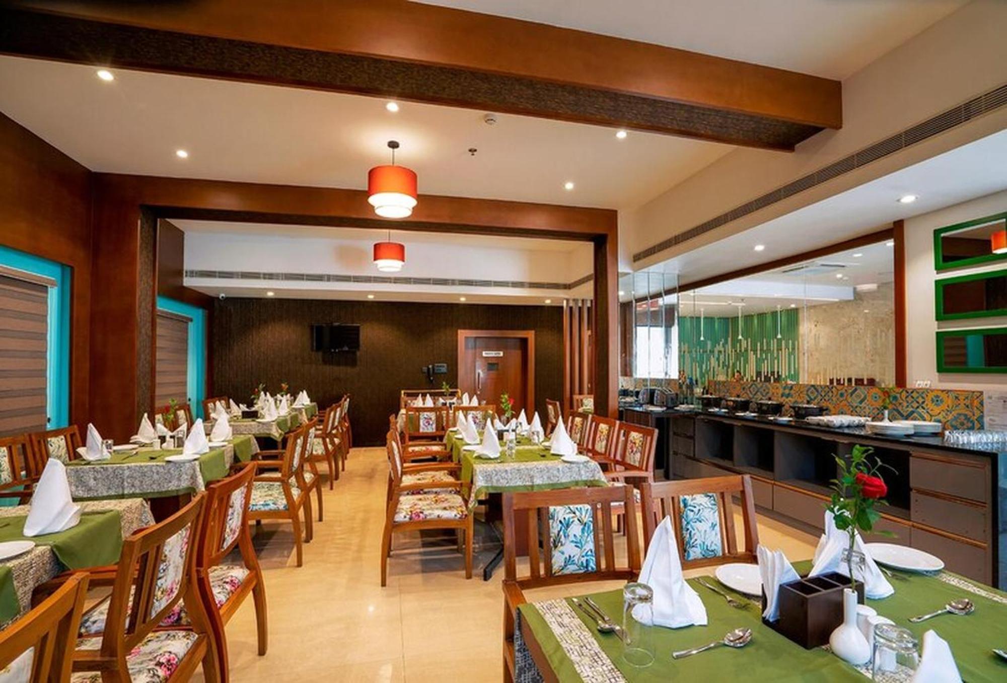 Hotel Hills Park Pathanāmthitta Esterno foto