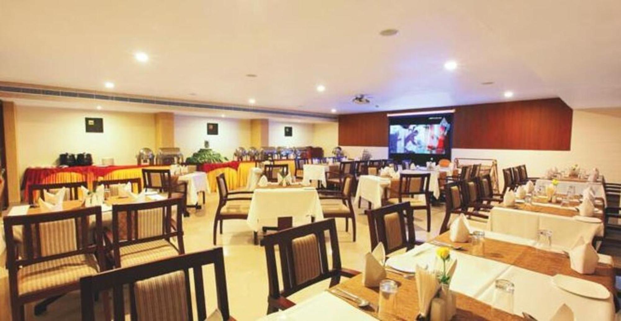 Hotel Hills Park Pathanāmthitta Esterno foto