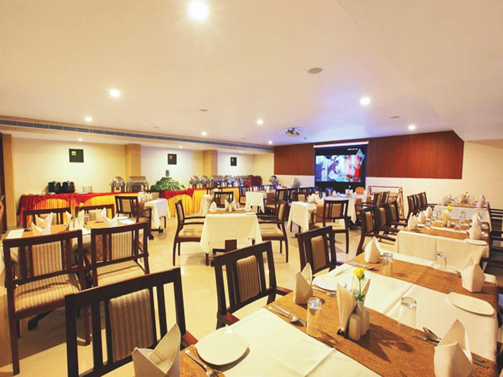 Hotel Hills Park Pathanāmthitta Esterno foto